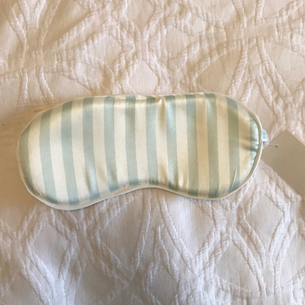 Silky sleep mask